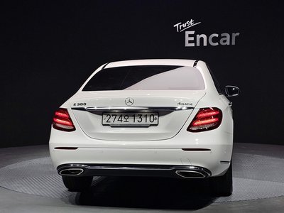 MERCEDES-BENZ E-CLASS - 4