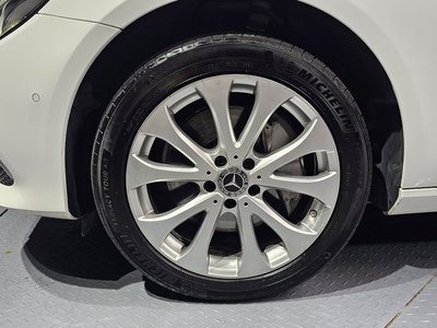 MERCEDES-BENZ E-CLASS - 6