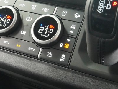 LAND ROVER DEFENDER - 4