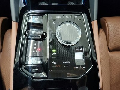 صورة 9 لـ 2025 BMW 5 SERIES