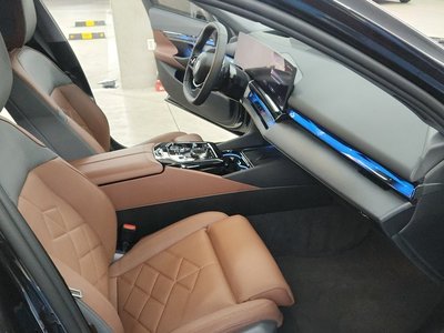 صورة مصغرة 12 لـ 2025 BMW 5 SERIES