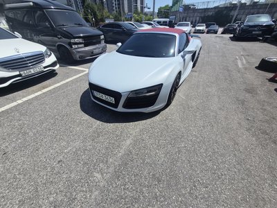 AUDI R8 - 1