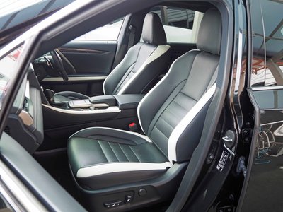 صورة مصغرة 36 لـ 2022 Lexus RX