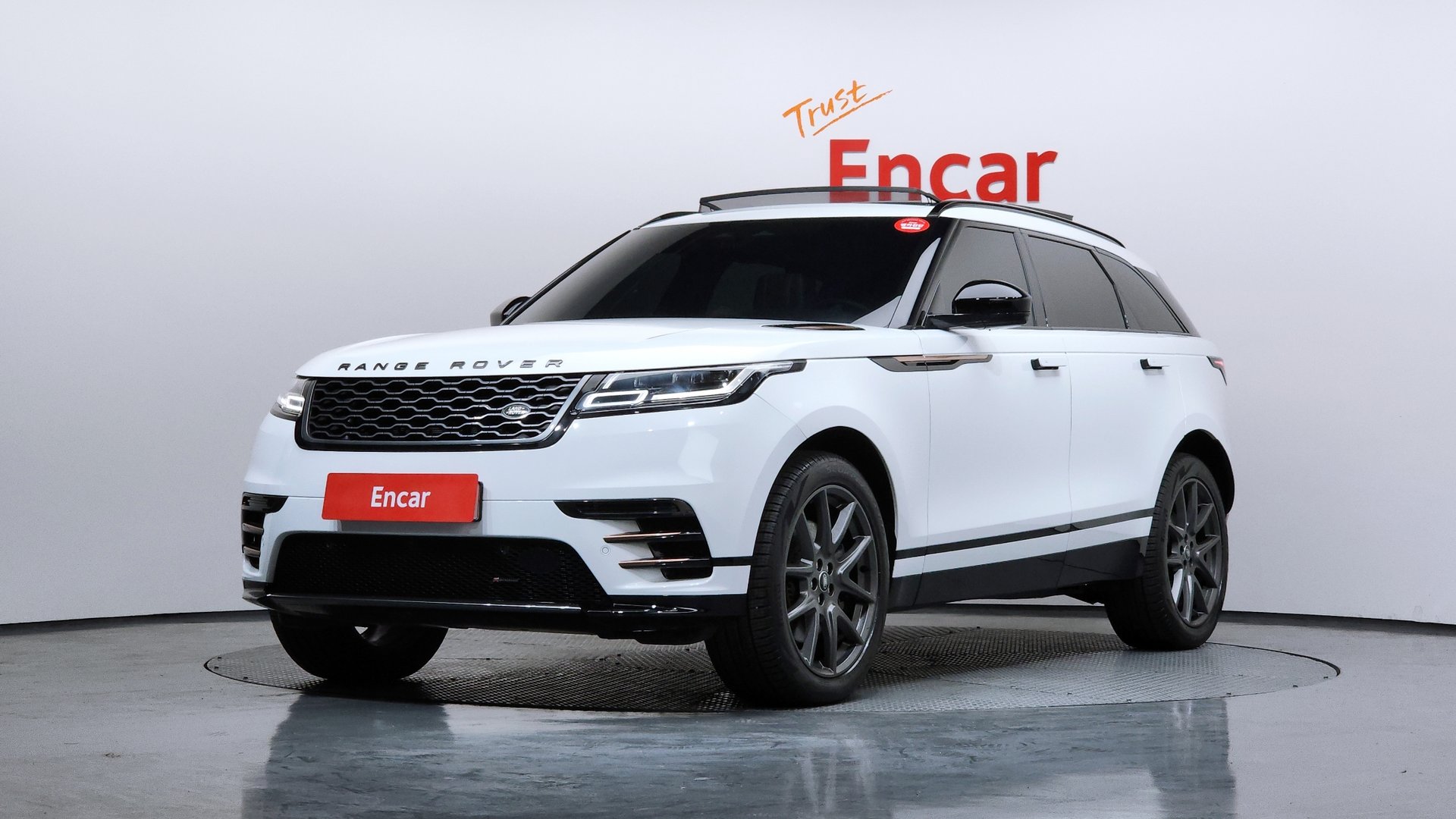 LAND ROVER RANGE ROVER VELAR - View 1