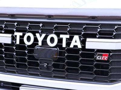 2024 Toyota LAND CRUISER 300 — миниатюра 13