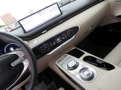 2023 Genesis GV70 — миниатюра 11