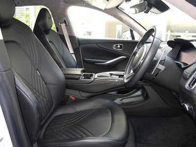 صورة 12 لـ 2021 Aston Martin DBX