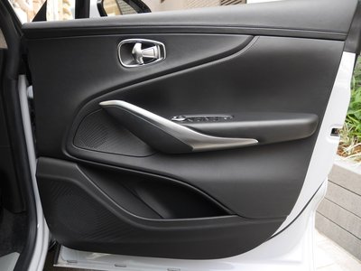 صورة مصغرة 30 لـ 2021 Aston Martin DBX