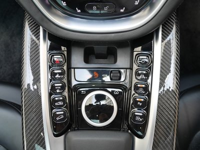 صورة مصغرة 27 لـ 2021 Aston Martin DBX