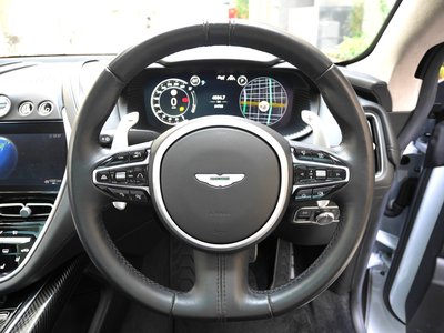 صورة مصغرة 17 لـ 2021 Aston Martin DBX