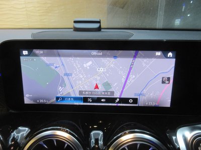 MERCEDES-BENZ GLB - 2