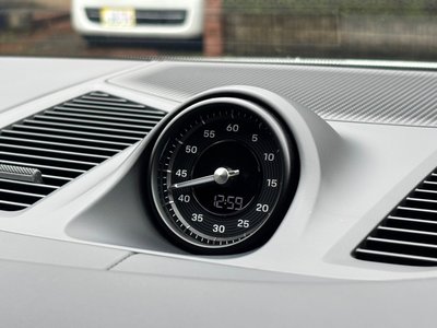 2024 Porsche CAYENNE photo 3