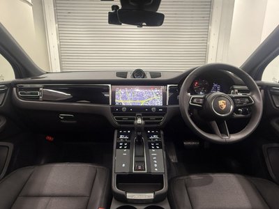 PORSCHE MACAN - 10