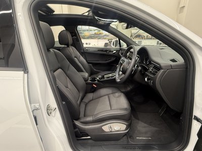 PORSCHE MACAN - 8