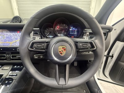 PORSCHE MACAN - 9