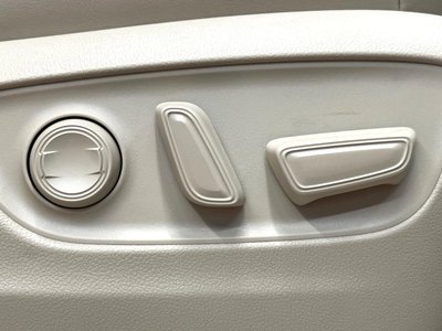 2023 Toyota LAND CRUISER 300 — миниатюра 34