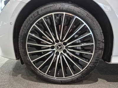 MERCEDES-BENZ E-CLASS - 6