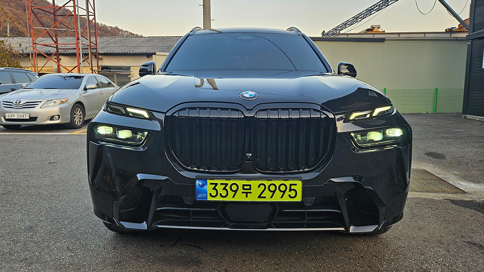 BMW X7 - View 1