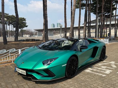 LAMBORGHINI AVENTADOR - 4