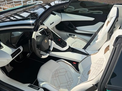 LAMBORGHINI AVENTADOR - 8