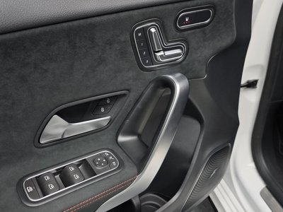 2025 Mercedes-BENZ A-CLASS 缩略图 21