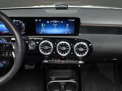 2025 Mercedes-BENZ A-CLASS 缩略图 19