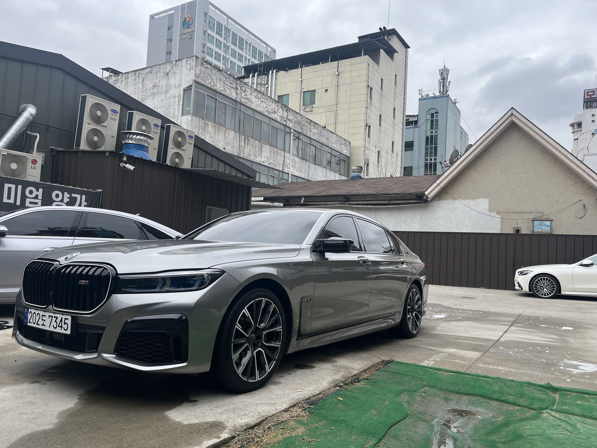 BMW 7 SERIES - View 1