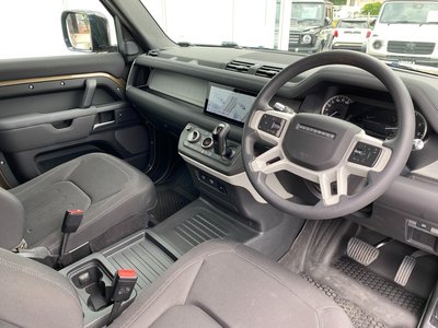 LAND ROVER DEFENDER - 10