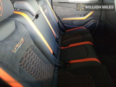 LAMBORGHINI URUS - 6