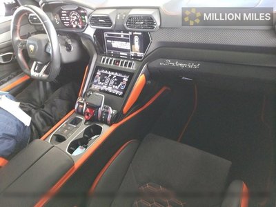 LAMBORGHINI URUS - 3