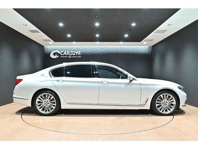 BMW 7 SERIES - 8