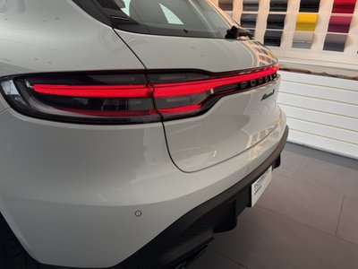 PORSCHE MACAN - 8