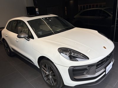 PORSCHE MACAN - 4
