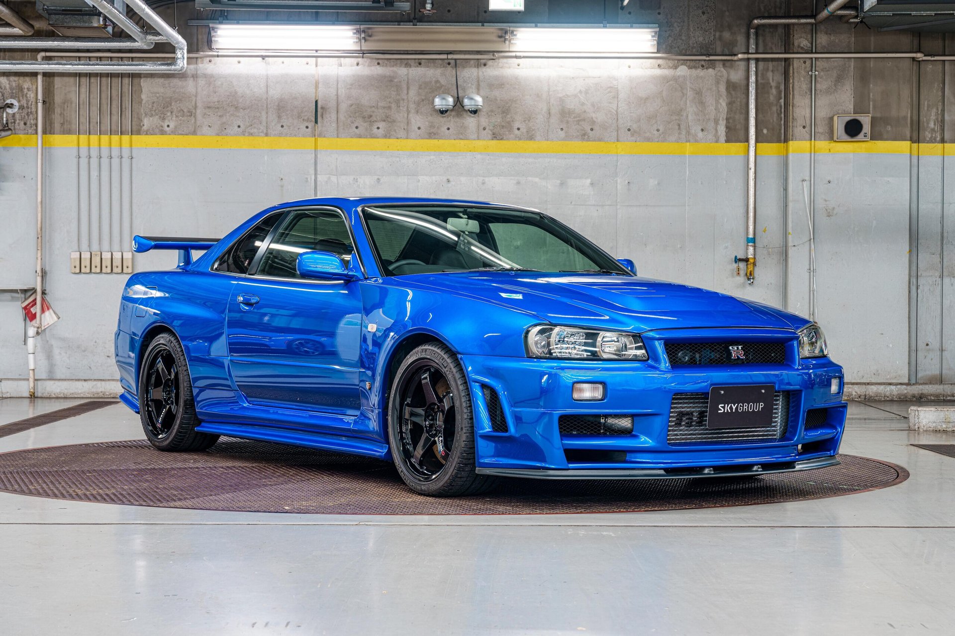 NISSAN SKYLINE GT-R - View 1