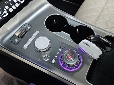 2024 Genesis GV70 photo 9