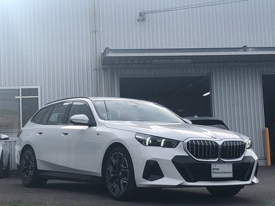 2025 BMW 5 SERIES TOURING — фото 3