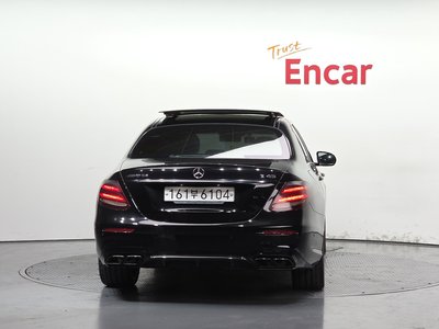 MERCEDES-BENZ E-CLASS - 3