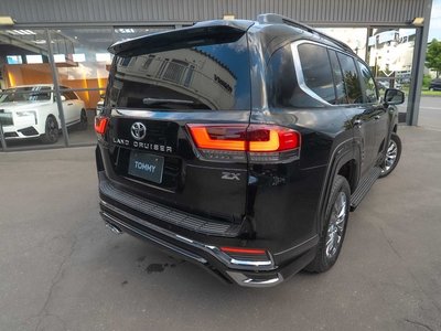 TOYOTA LAND CRUISER 300 - 6