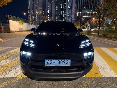 PORSCHE MACAN - 4