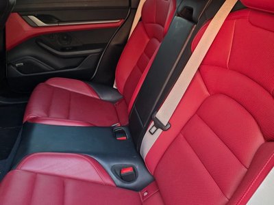 2024 Porsche TAYCAN photo 10