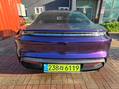 2024 Porsche TAYCAN photo 3
