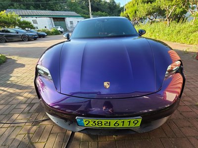 2024 Porsche TAYCAN photo 2