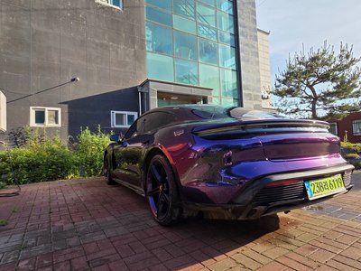 2024 Porsche TAYCAN photo 5