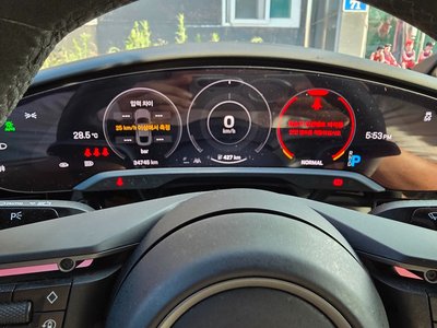 2024 Porsche TAYCAN photo 8