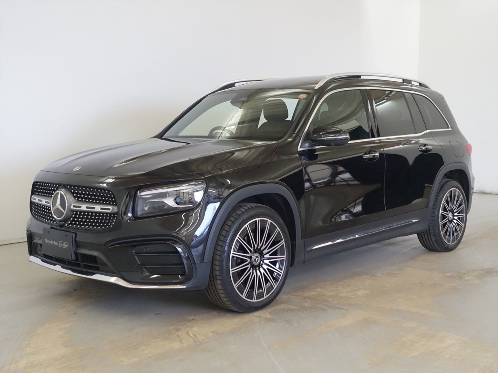 MERCEDES-BENZ GLB - View 1