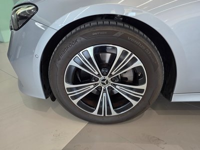 MERCEDES-BENZ E-CLASS - 6