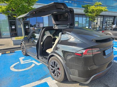 2023 Tesla MODEL X — фото 9