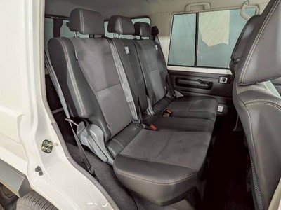 TOYOTA LAND CRUISER 70 - 6