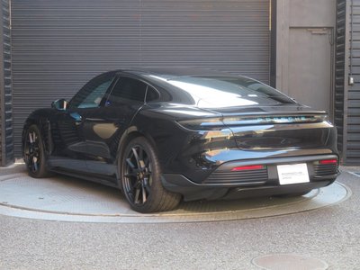 PORSCHE TAYCAN - 8