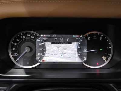 LAND ROVER DEFENDER - 8